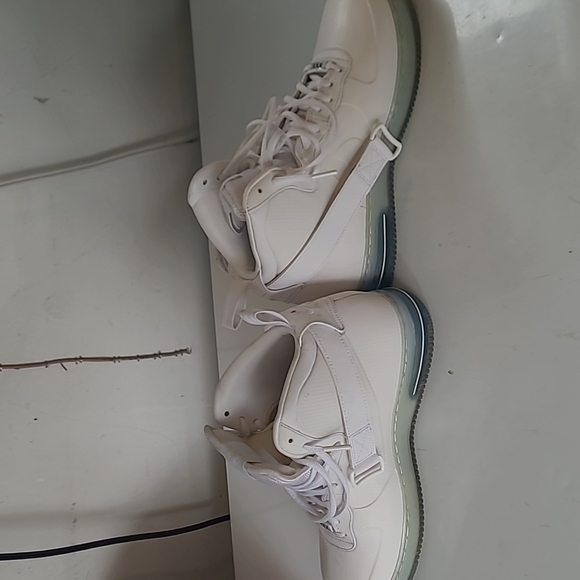 Air Force 1 - Picture 3 of 8